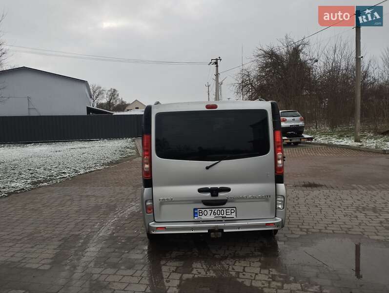 Минивэн Opel Vivaro 2010 в Бучаче