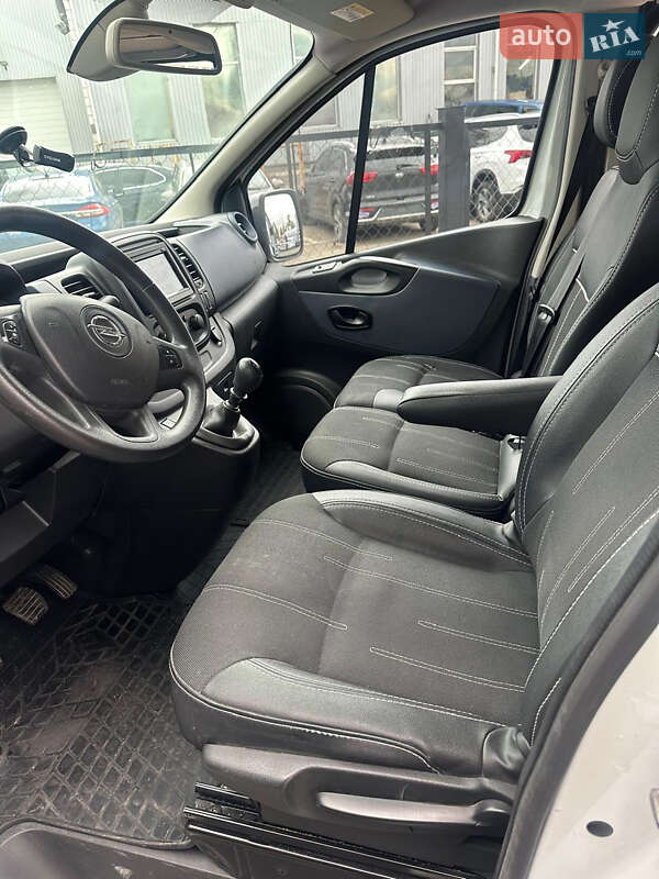 Минивэн Opel Vivaro 2015 в Киеве