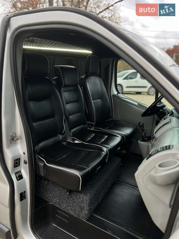 Минивэн Opel Vivaro 2006 в Черновцах