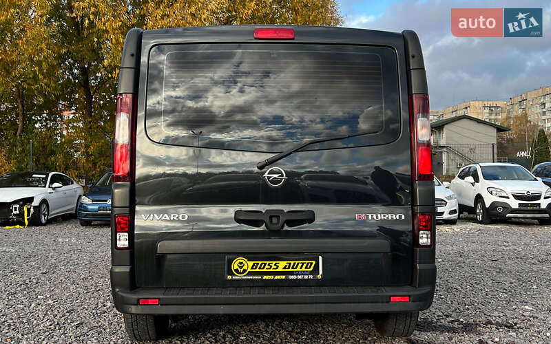 Мінівен Opel Vivaro 2015 в Львові