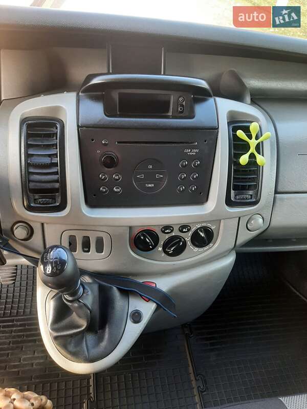 Грузовой фургон Opel Vivaro 2002 в Луцке