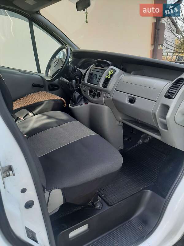 Грузовой фургон Opel Vivaro 2002 в Луцке