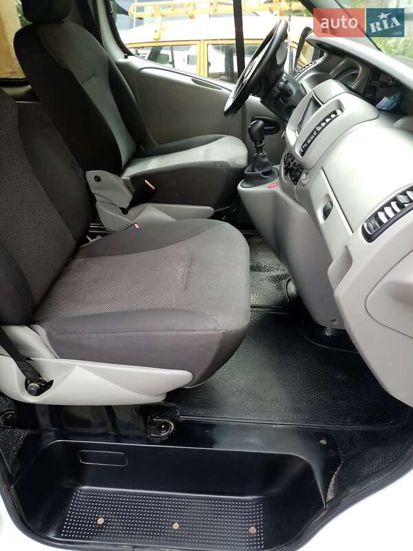 Минивэн Opel Vivaro 2003 в Ивано-Франковске