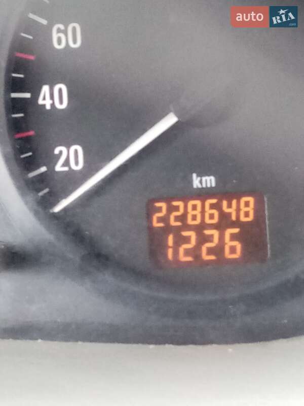 Минивэн Opel Vivaro 2003 в Ивано-Франковске