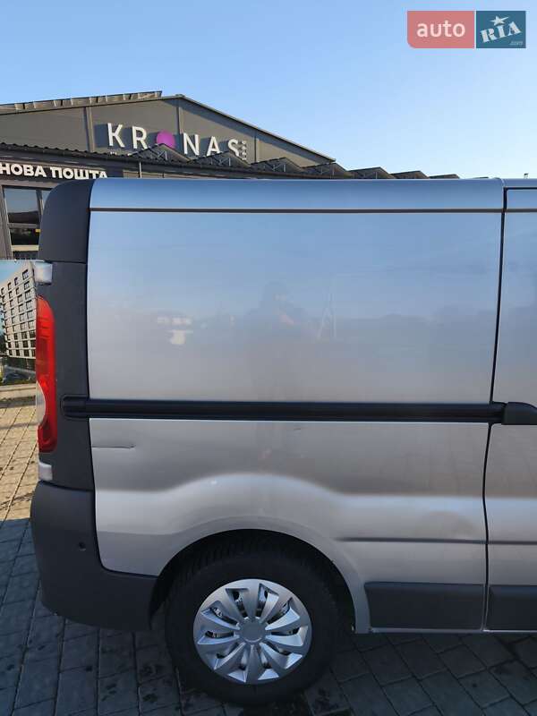 Грузовой фургон Opel Vivaro 2010 в Ивано-Франковске