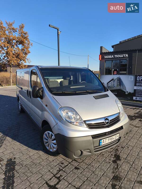 Грузовой фургон Opel Vivaro 2010 в Ивано-Франковске