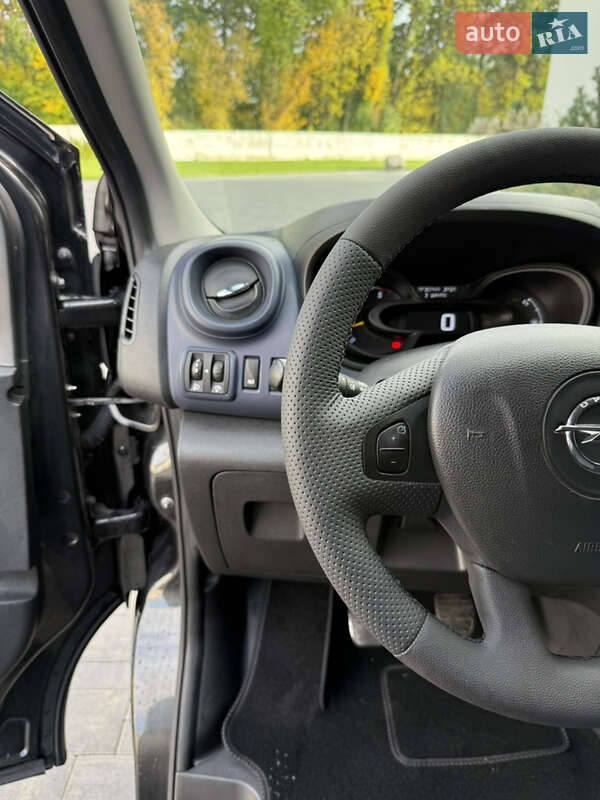 Минивэн Opel Vivaro 2015 в Луцке