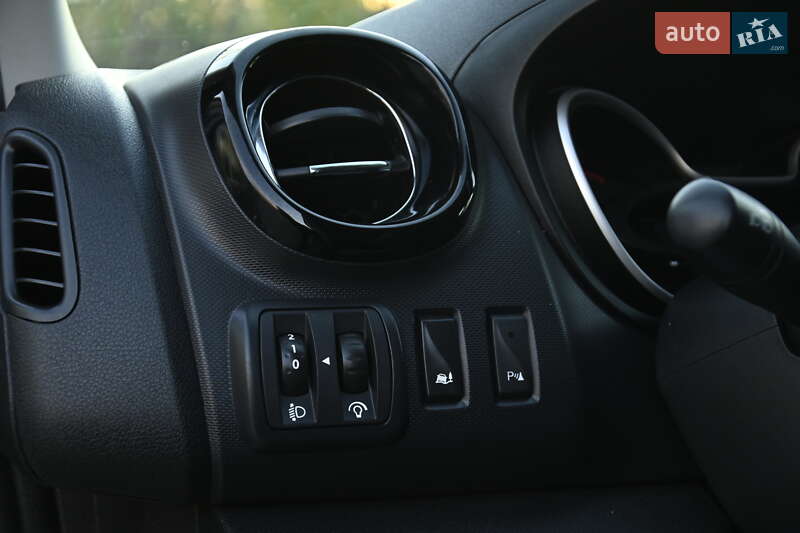 Грузовой фургон Opel Vivaro 2015 в Бердичеве