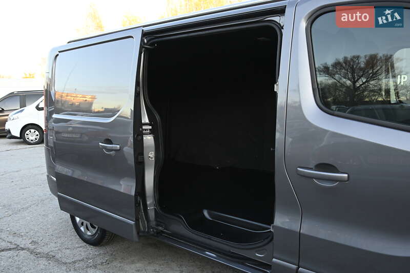 Грузовой фургон Opel Vivaro 2015 в Бердичеве