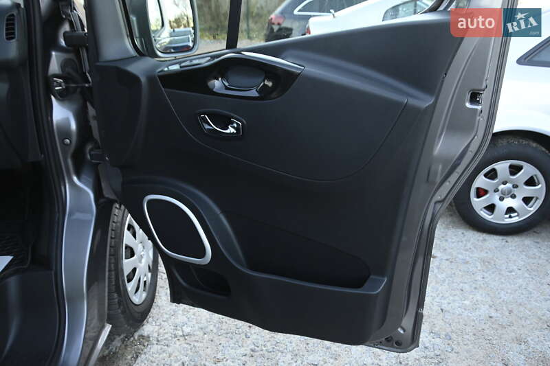 Грузовой фургон Opel Vivaro 2015 в Бердичеве