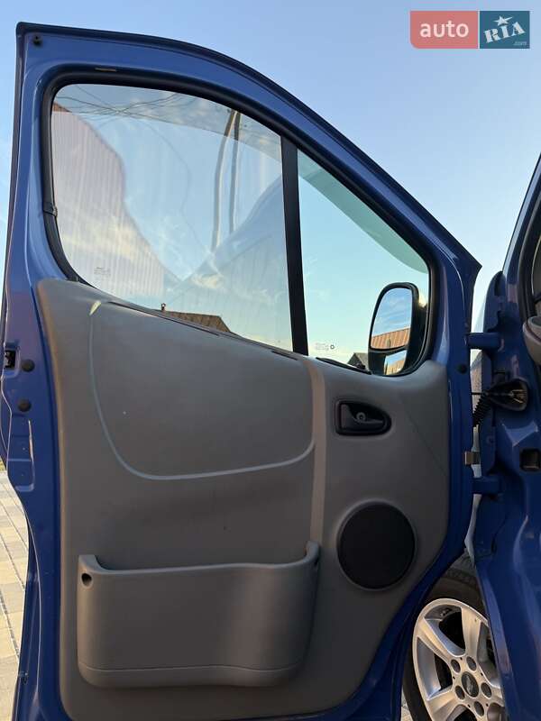 Минивэн Opel Vivaro 2003 в Бершади