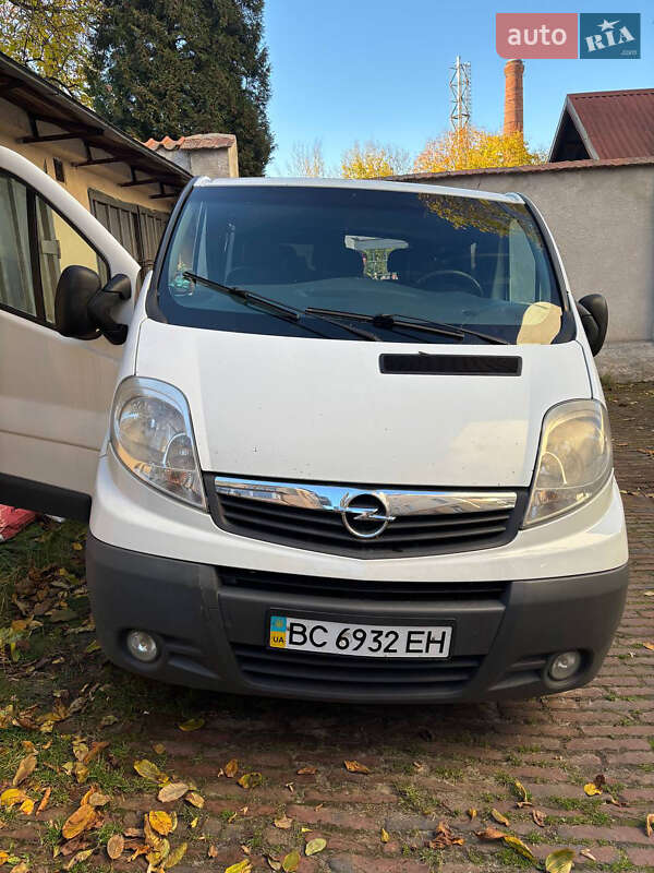 Мінівен Opel Vivaro 2011 в Львові фото Мінівен Opel Vivaro 2011 в Львові