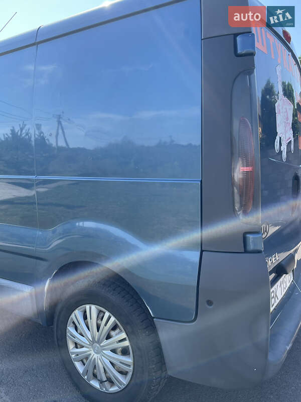 Грузовой фургон Opel Vivaro 2005 в Ровно фото 4 Грузовой фургон Opel Vivaro 2005 в Ровно
