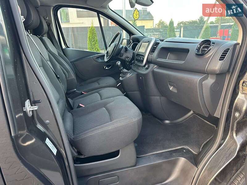 Минивэн Opel Vivaro 2015 в Луцке