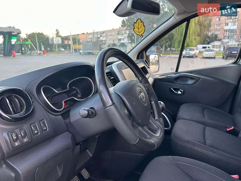 Минивэн Opel Vivaro 2015 в Луцке