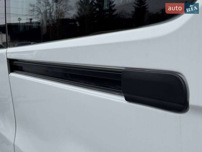 Мінівен Opel Vivaro 2018 в Рівному