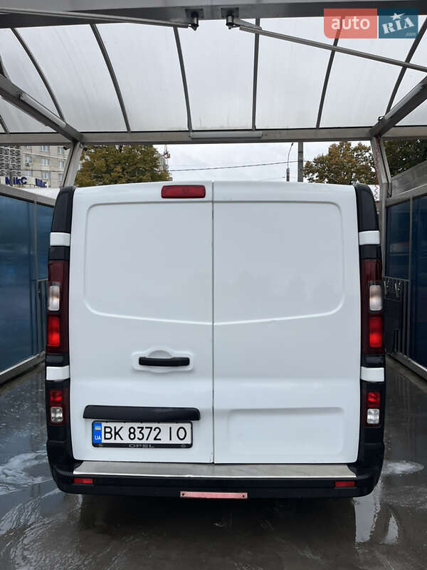 Вантажний фургон Opel Vivaro 2017 в Рівному