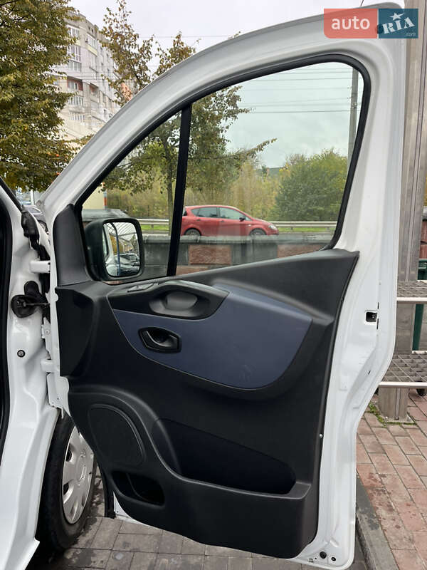 Вантажний фургон Opel Vivaro 2017 в Рівному
