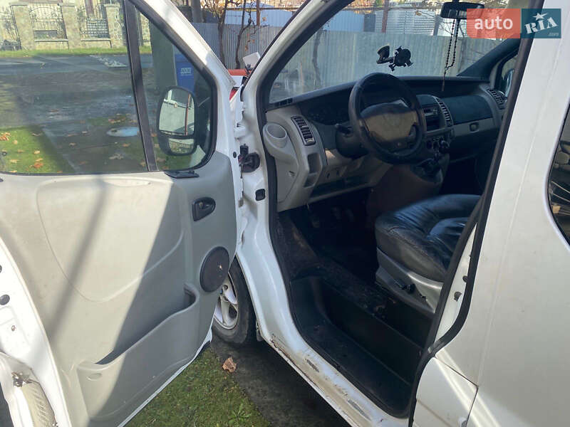 Минивэн Opel Vivaro 2004 в Ужгороде