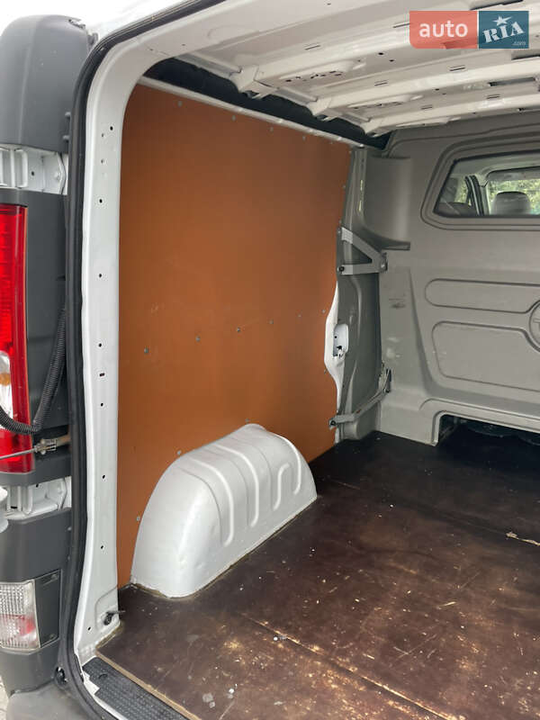 Мінівен Opel Vivaro 2012 в Дубні