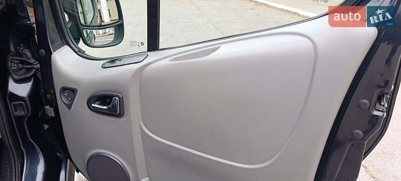 Минивэн Opel Vivaro 2008 в Желтых Водах фото 24 Минивэн Opel Vivaro 2008 в Желтых Водах