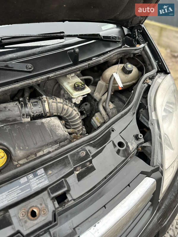 Рефрижератор Opel Vivaro 2012 в Кореці