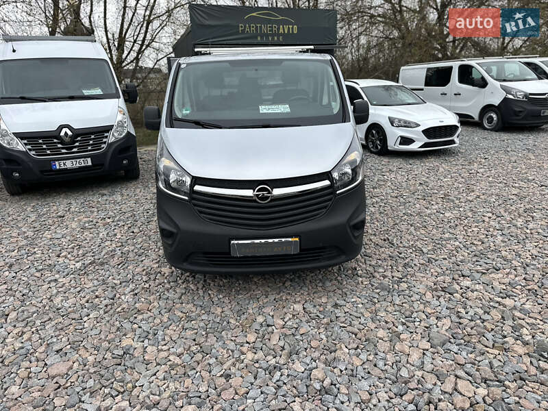 Вантажний фургон Opel Vivaro 2017 в Рівному