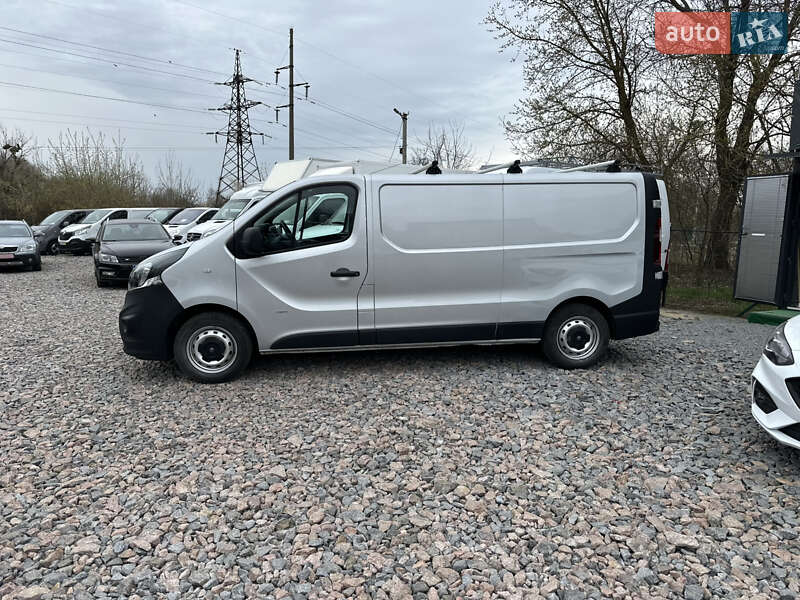 Вантажний фургон Opel Vivaro 2017 в Рівному