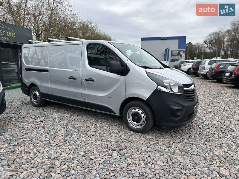 Вантажний фургон Opel Vivaro 2017 в Рівному