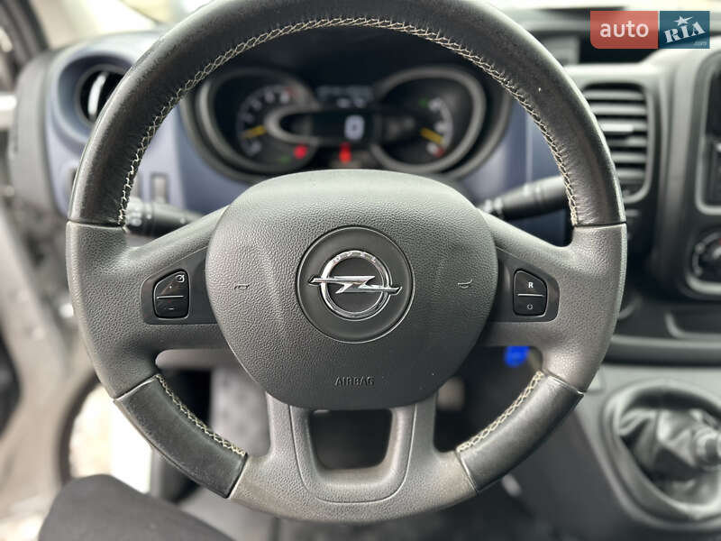 Вантажний фургон Opel Vivaro 2017 в Рівному