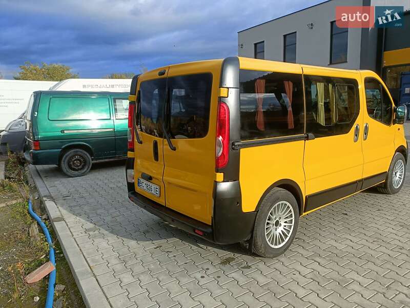 Минивэн Opel Vivaro 2004 в Самборе