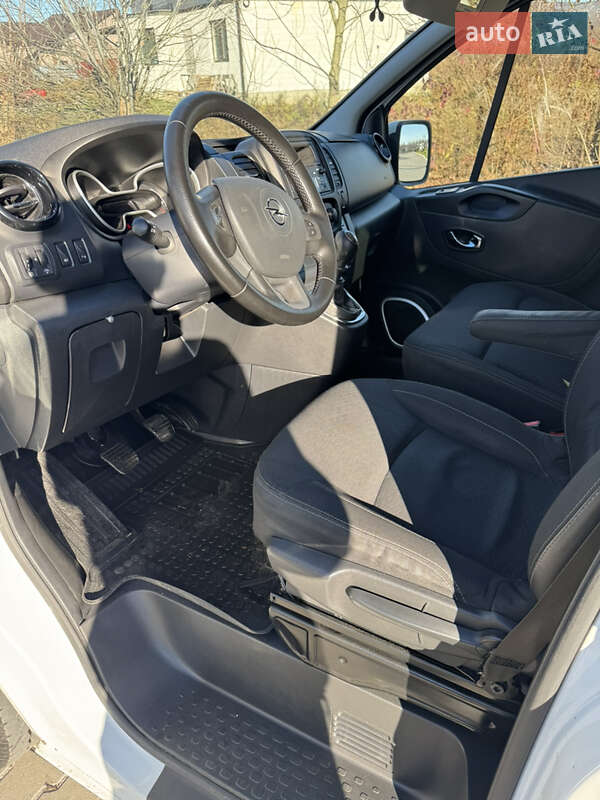 Минивэн Opel Vivaro 2017 в Черновцах