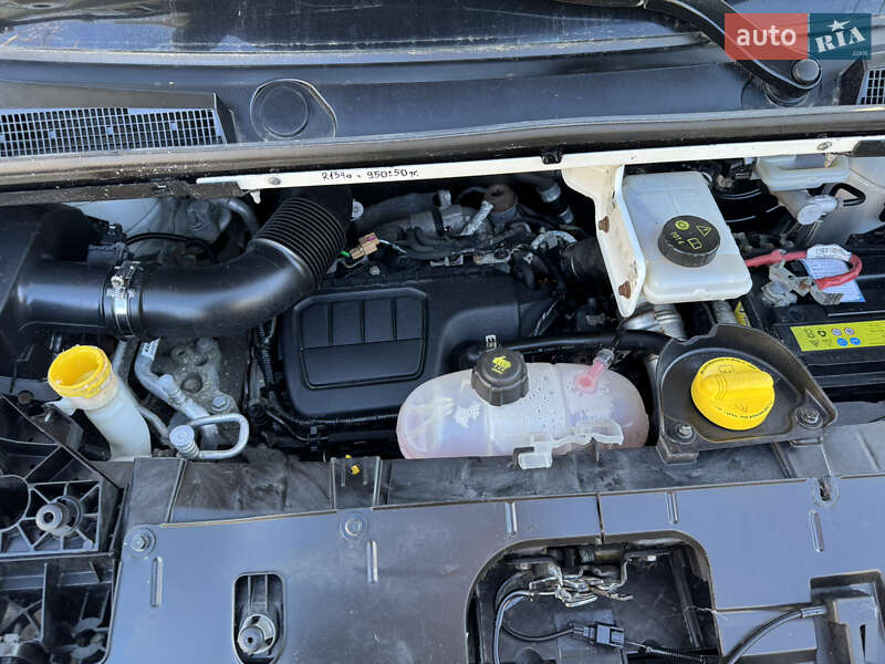 Минивэн Opel Vivaro 2017 в Черновцах