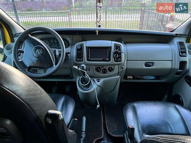 Минивэн Opel Vivaro 2004 в Самборе