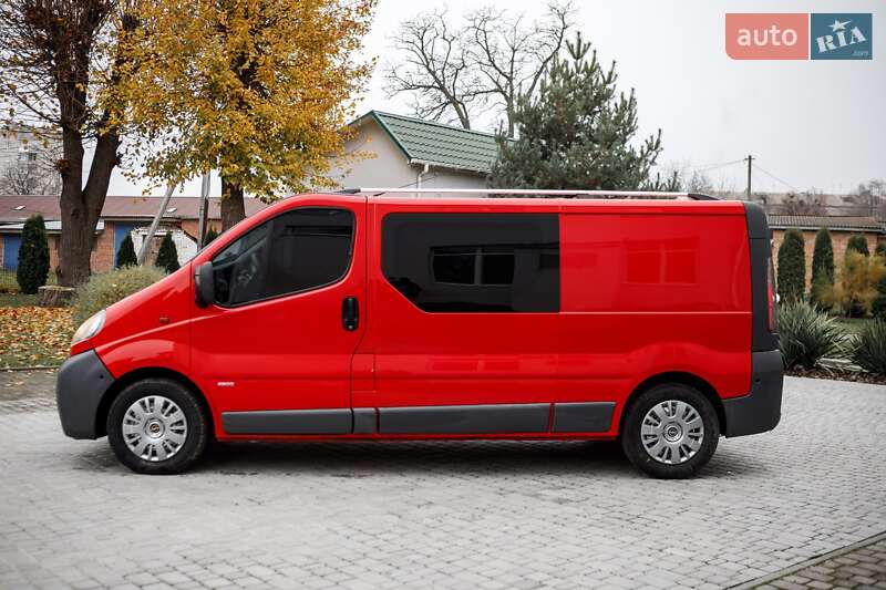Минивэн Opel Vivaro 2004 в Баре фото 13 Минивэн Opel Vivaro 2004 в Баре