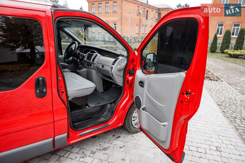 Минивэн Opel Vivaro 2004 в Баре фото 19 Минивэн Opel Vivaro 2004 в Баре