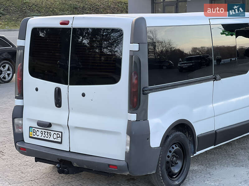 Минивэн Opel Vivaro 2004 в Новояворовске