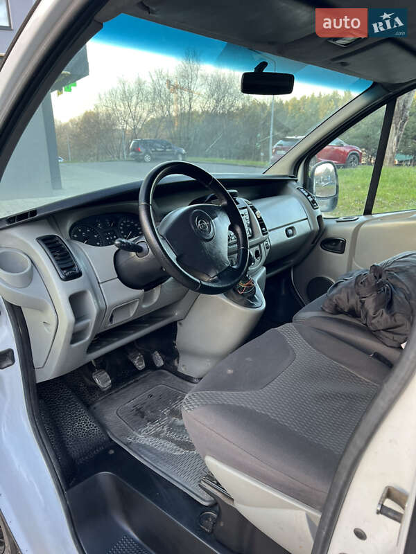 Минивэн Opel Vivaro 2004 в Новояворовске