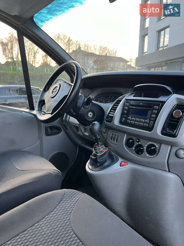 Минивэн Opel Vivaro 2004 в Новояворовске