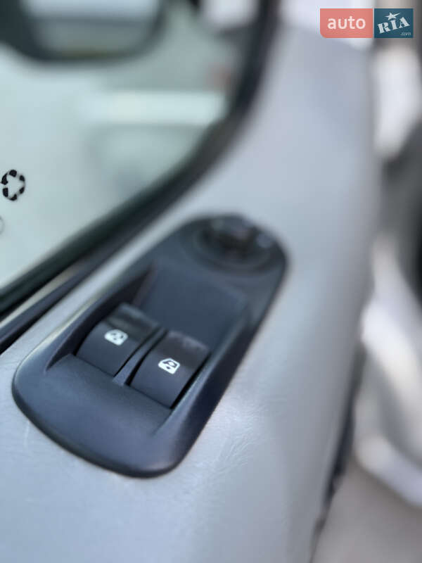 Минивэн Opel Vivaro 2014 в Ровно