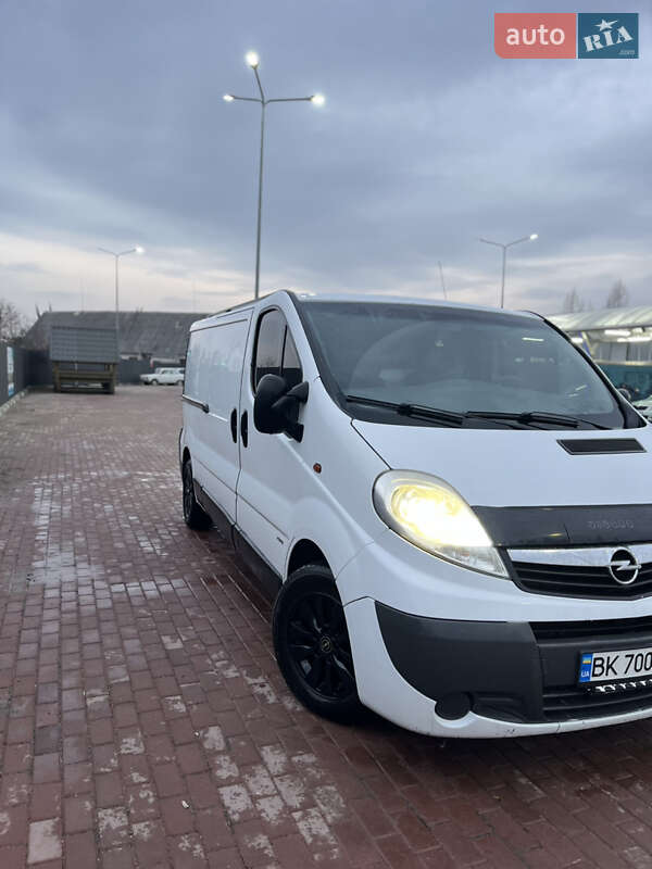 Грузовой фургон Opel Vivaro 2011 в Сарнах