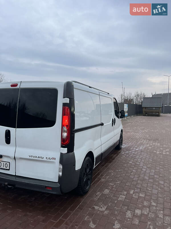 Грузовой фургон Opel Vivaro 2011 в Сарнах