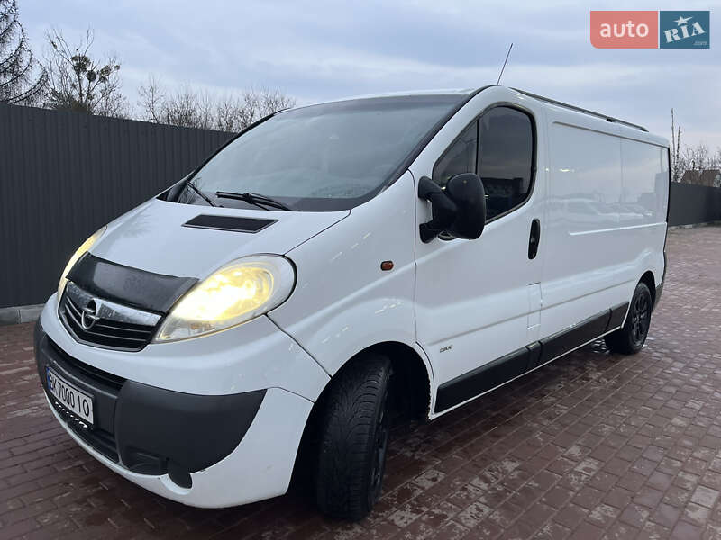 Грузовой фургон Opel Vivaro 2011 в Сарнах