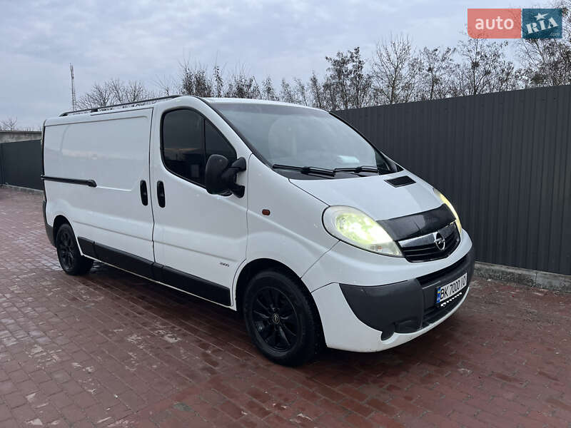 Грузовой фургон Opel Vivaro 2011 в Сарнах