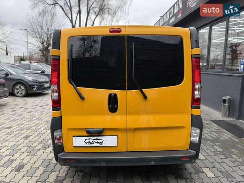 Мінівен Opel Vivaro 2014 в Чернівцях