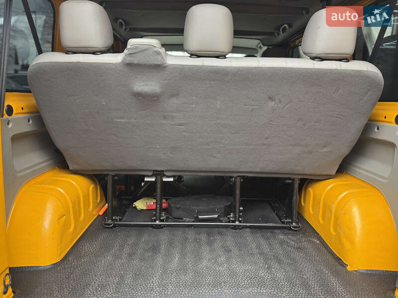 Мінівен Opel Vivaro 2014 в Чернівцях