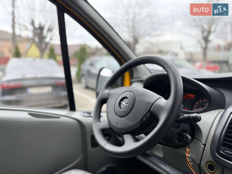 Мінівен Opel Vivaro 2014 в Чернівцях