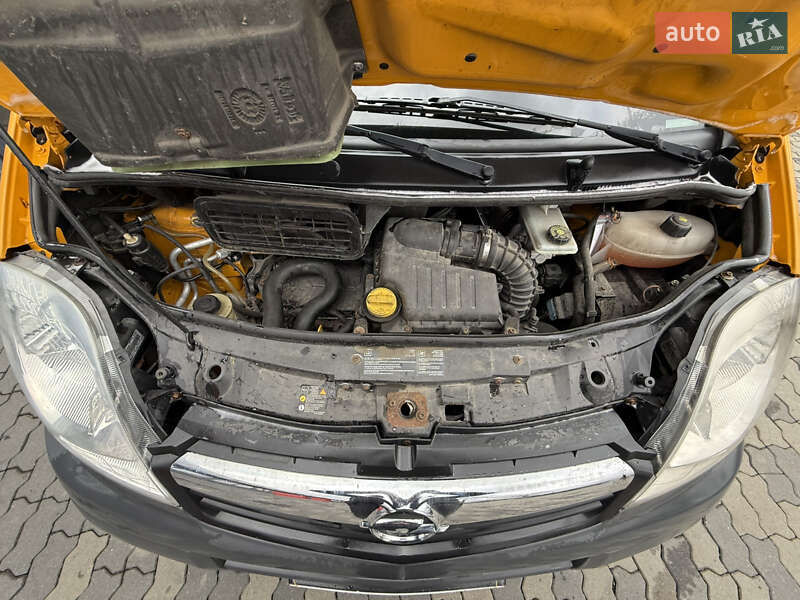 Мінівен Opel Vivaro 2014 в Чернівцях