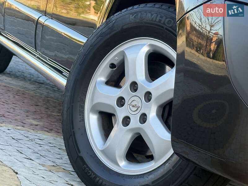 Минивэн Opel Vivaro 2011 в Дрогобыче