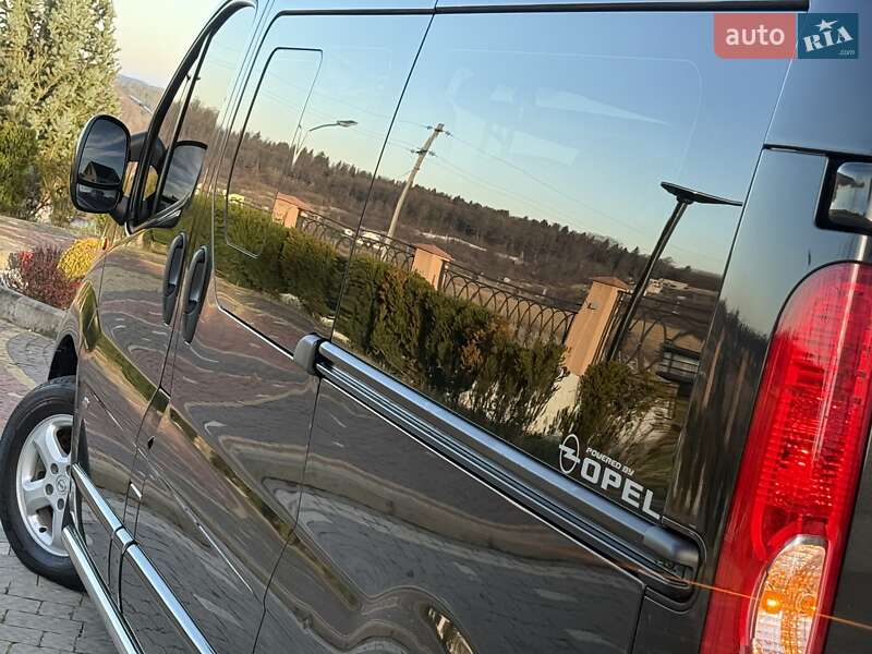Минивэн Opel Vivaro 2011 в Дрогобыче